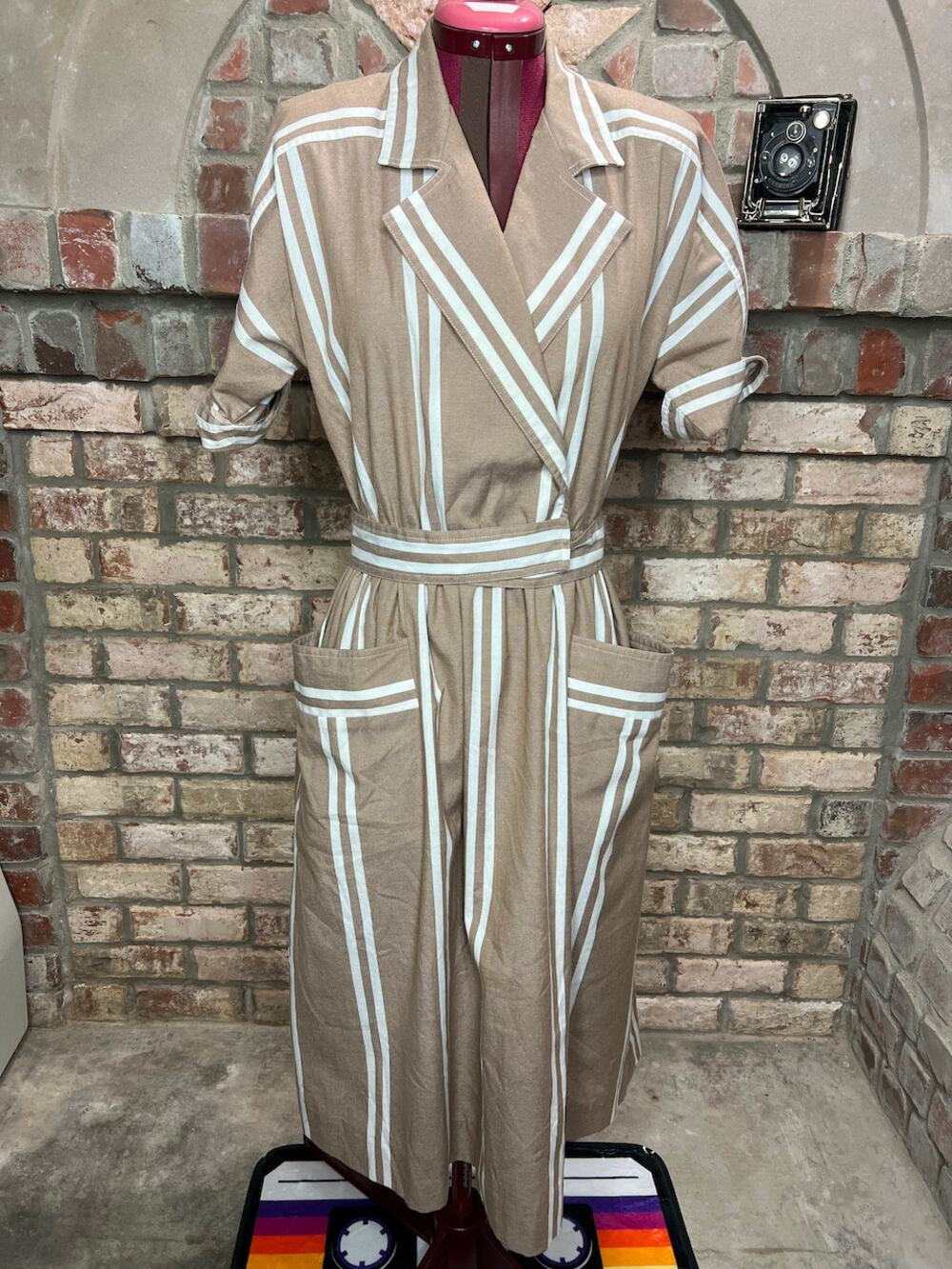 shirt dress 1950s striped pockets tan white patch pockets